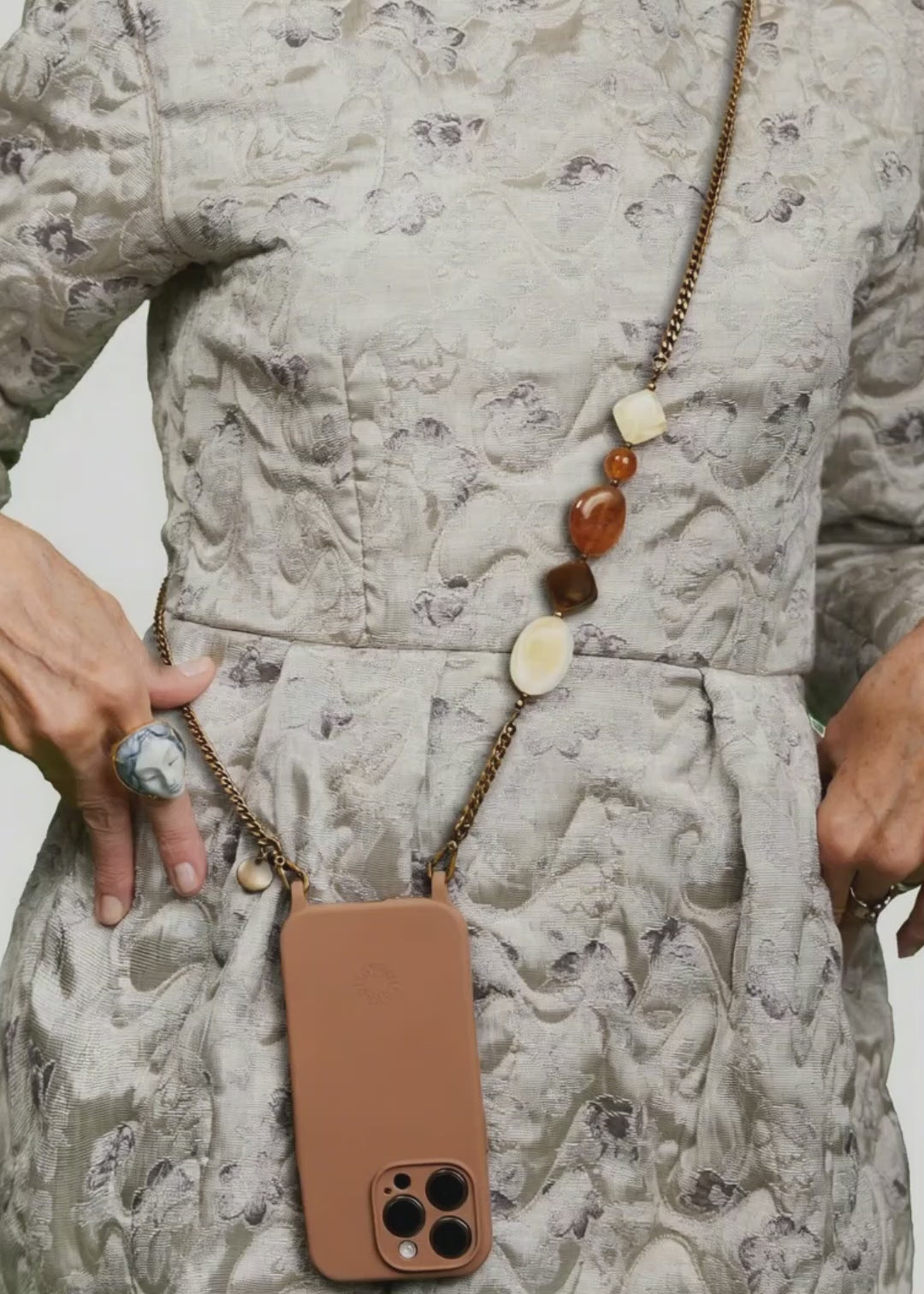 Alça Corrente Ouro Velho Bella + Case para iPhone